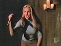 harmony portant les vtements de Buffy