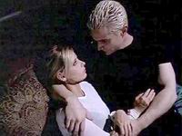 Buffy ne trouve de réconfort que chez Spike