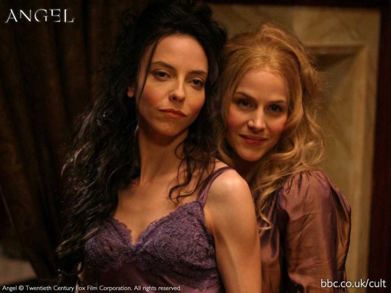 s5 darla-drusilla a5x20 01-XL