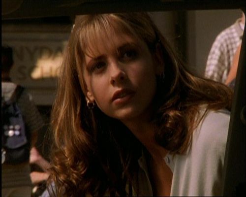 s1 Buffy b1x01 sc 04-M