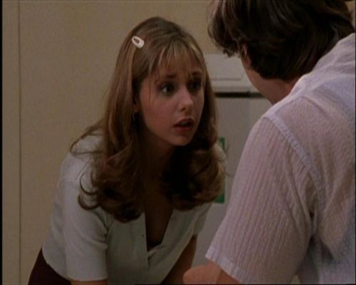 s1 Buffy b1x01 sc 06-M