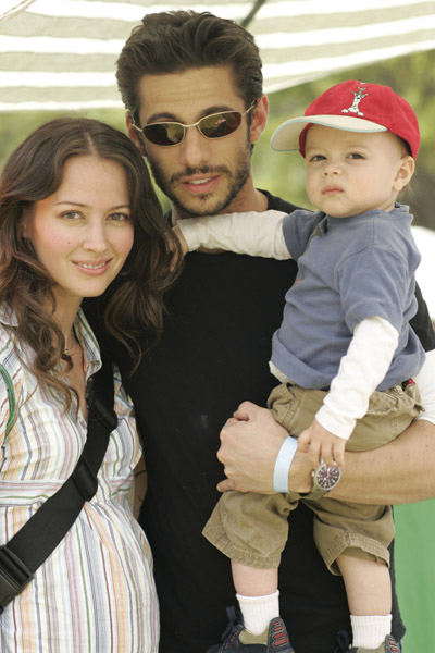amy-acker-silver-spoon-dog-and-baby-buffet-april-2006-03.jpg