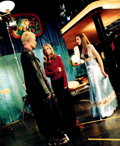 buffy-607-once-more-with-feelings-on-the-set-01.jpg