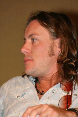 buffy-angel-firefly-cast-booster-bash-convention-july-2005-candid-photos-mq-034.jpg