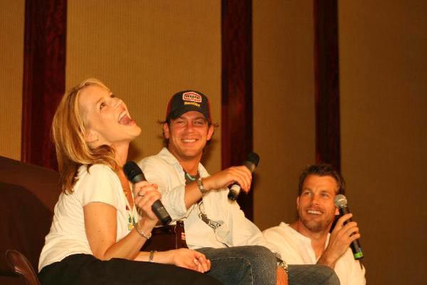 buffy-angel-firefly-cast-booster-bash-convention-july-2005-candid-photos-mq-133.jpg