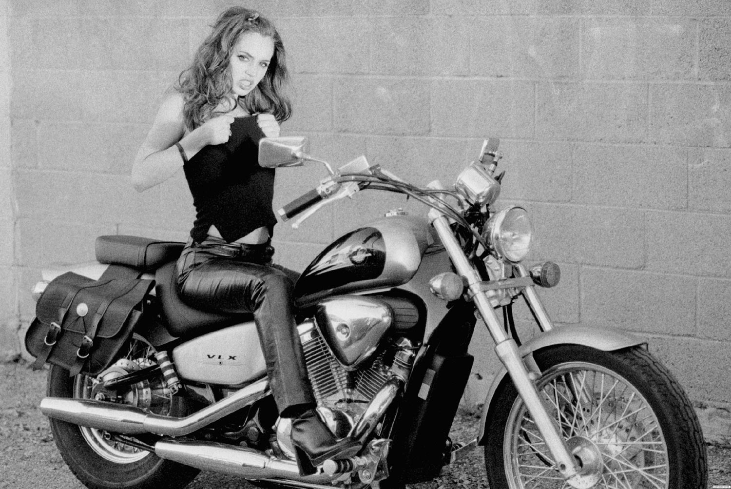 eliza-dushku-the-motorcycle-photoshoot-04-1500.jpg