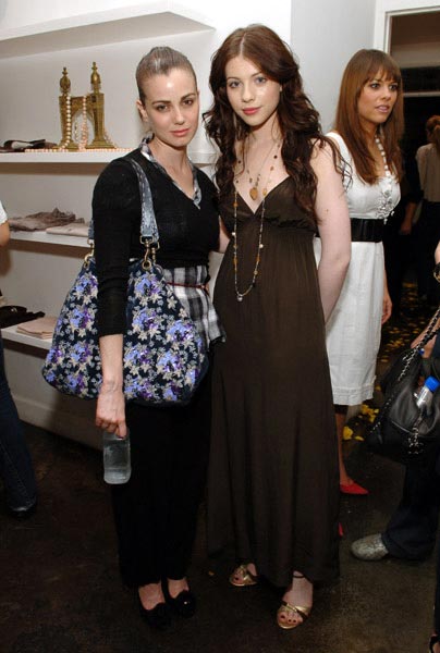 michelle-trachtenberg-life-young-hollywood-awards-party-mq-04.jpg