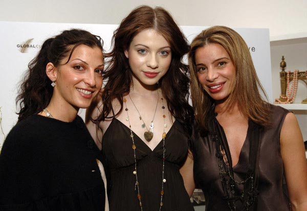 michelle-trachtenberg-life-young-hollywood-awards-party-mq-08.jpg