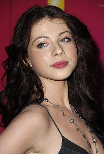 michelle-trachtenberg-life-young-hollywood-awards-party-mq-11.jpg