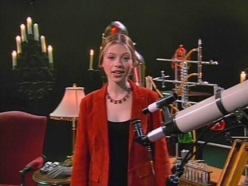 michelle_trachtenberg_truth_or_scare_roswell_area51_2.jpg