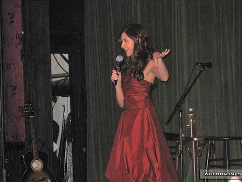 sarah-michelle-gellar-alanis-morisette-charity-concert-november-2005-mq-32.jpg