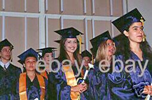 sarah-michelle-gellar-graduation-lq-01.jpg