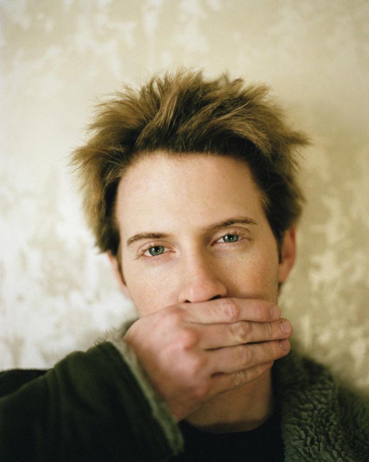 seth-green-hand-in-mouth-photoshoot-hq-01-0750.jpg